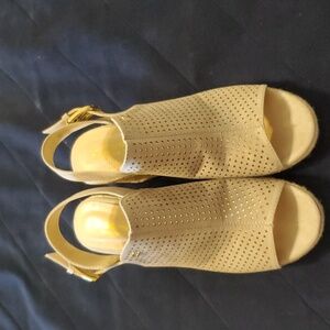 Liz Claiborne Hadley Koala 8.5M wedge sandal